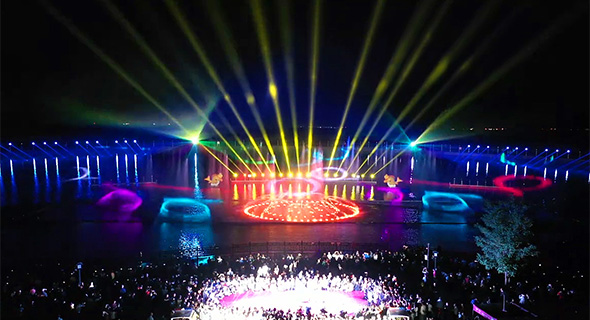 China Laiyuan Scenic Area Large Floating Music Fountain Lighting Show